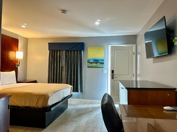 Oceanside Inn & Suites image 1